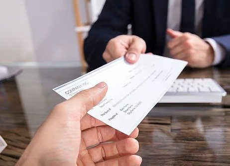 Cheque bounce lawyer Dubai